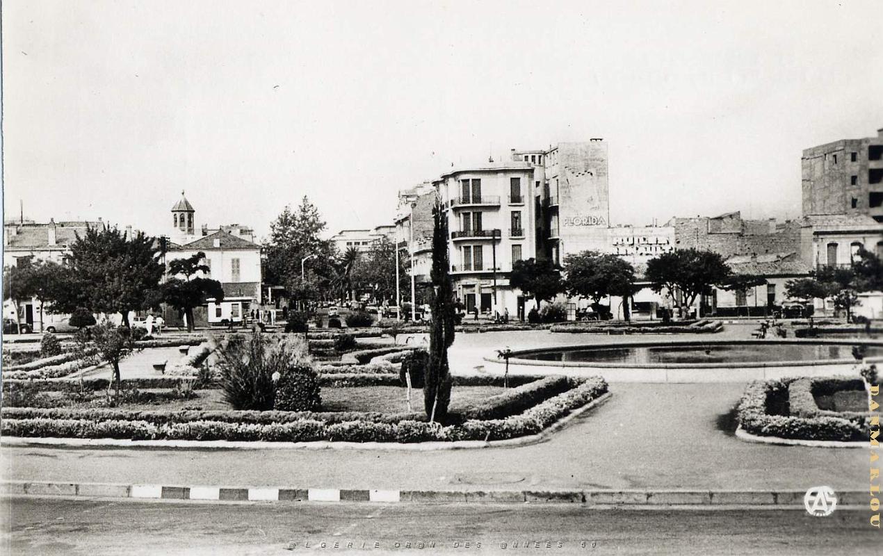 Sidi bel abbes 547- Place de Lattre de tassigny COLLECTION DES AMIS DE ND DE SANTA CRUZ.jpg